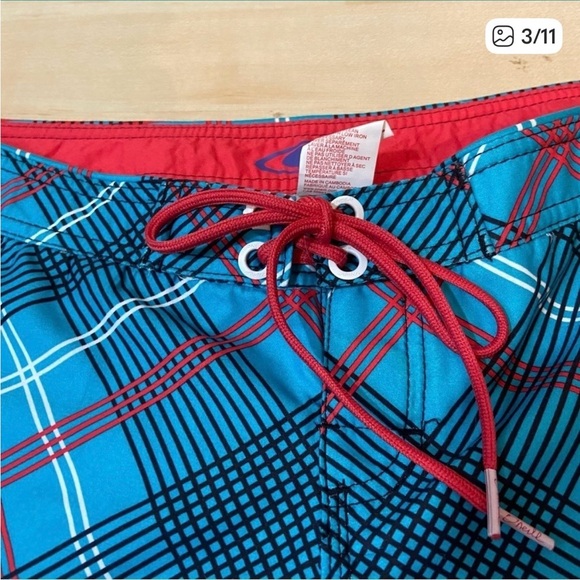 O’Neill ‎ women’s blue and red surf swim shorts in size medium - Picture 3 of 9